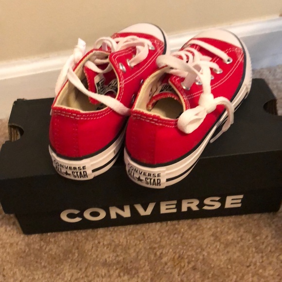 Red converse - Picture 4 of 4
